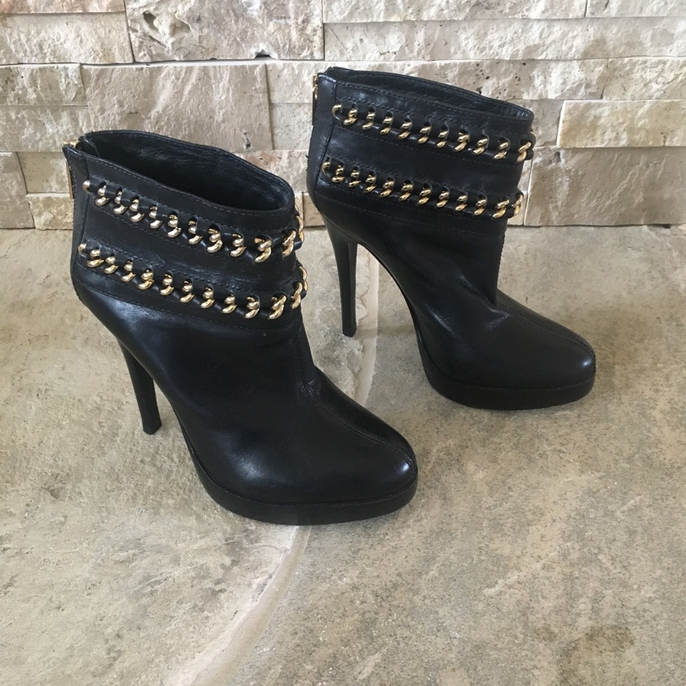 Tory Burch ankle boots. Perfect for the Holidays